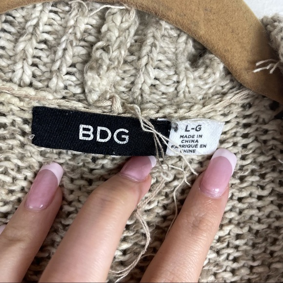 BDG Cream Knit Cardigan Sweater Size L - Picture 8 of 9